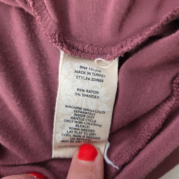 Soft Surroundings Women's Mauve Long Sleeve Top Size Large. Roll Tab Sleeve - Picture 9 of 9